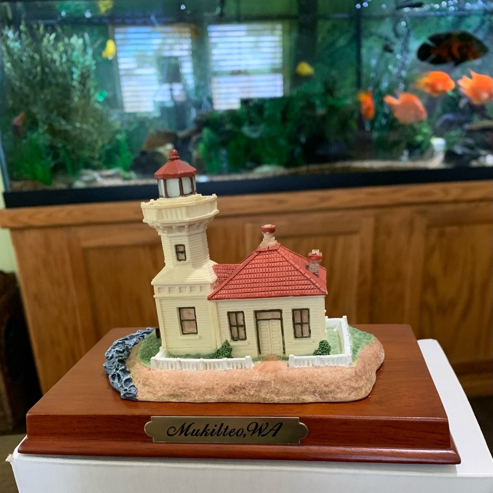 Mukilteo Lighthouse, WA Replica Figurine Brass Plaque Cherry Wood Base (New)